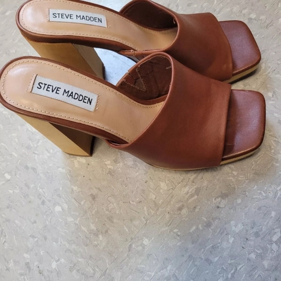 Steve Madden Leather Sandals - Picture 3 of 5